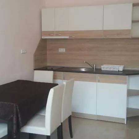 Europa Street Apartment *